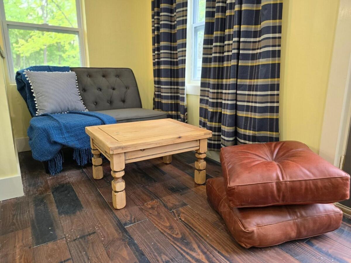 Heritage Trail Farmhouse New Hampton Room photo