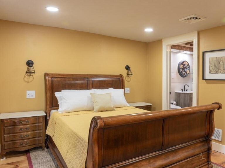 Heritage Trail Farmhouse New Hampton Room photo