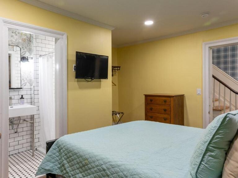 Heritage Trail Farmhouse New Hampton Room photo