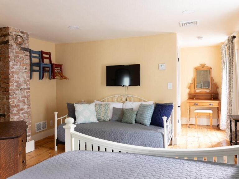 Heritage Trail Farmhouse New Hampton Room photo